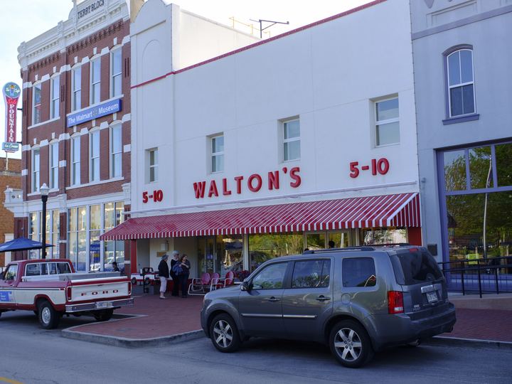 Storefront of Walton's 5-10 on the town square in Bentonville, Arkansas, now part of the Walmart Museum