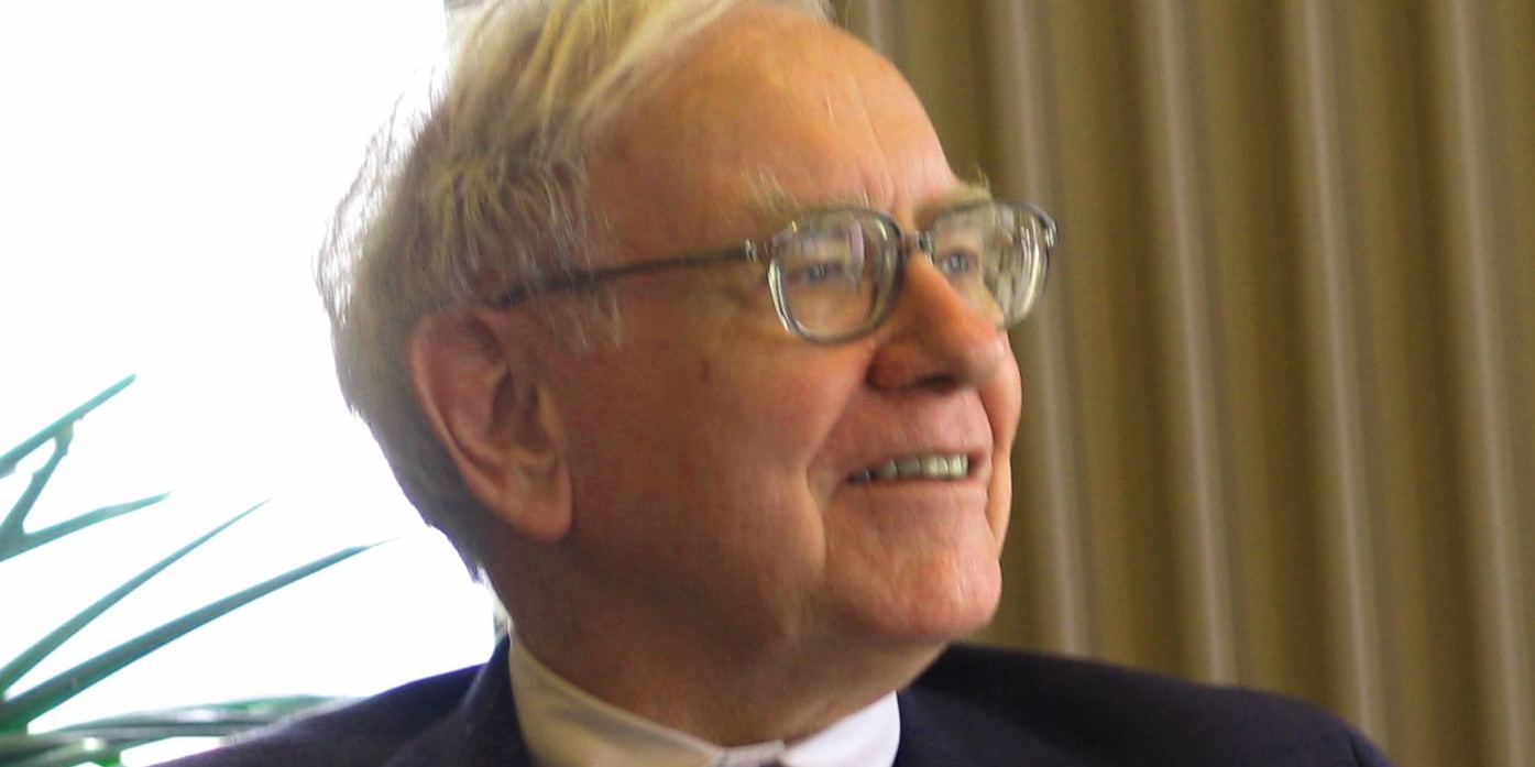 Warren Buffett speaking to students during a university visit